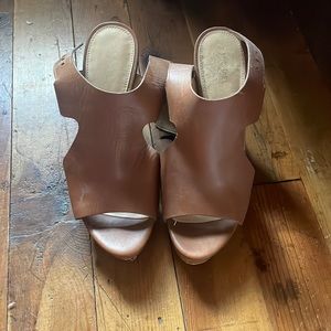 Michael Kors size 9 wedge